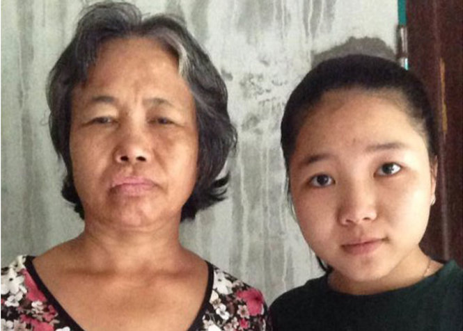 Em Ngô Thị Thanh và mẹ                   - Ảnh: Triều Sơn