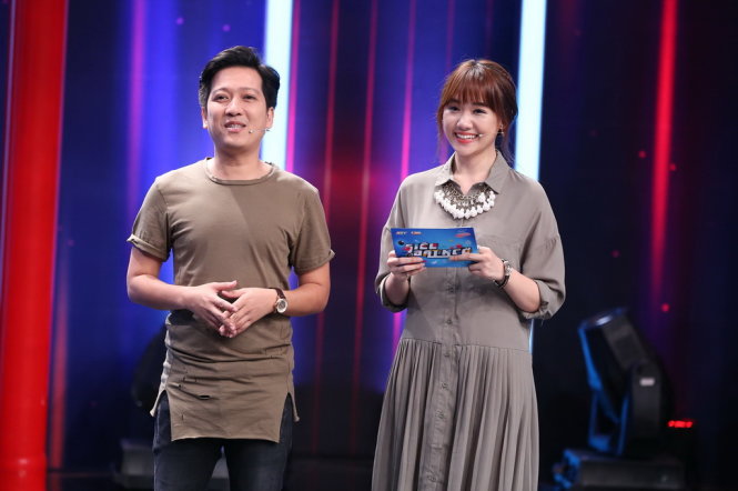Trường Giang và Hari Won dẫn Siêu bất ngờ - Ảnh: Đông Tây