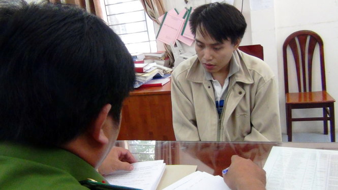 Ngô Quang Hiếu tại cơ quan công an - Ảnh: NGỌC KHẢI