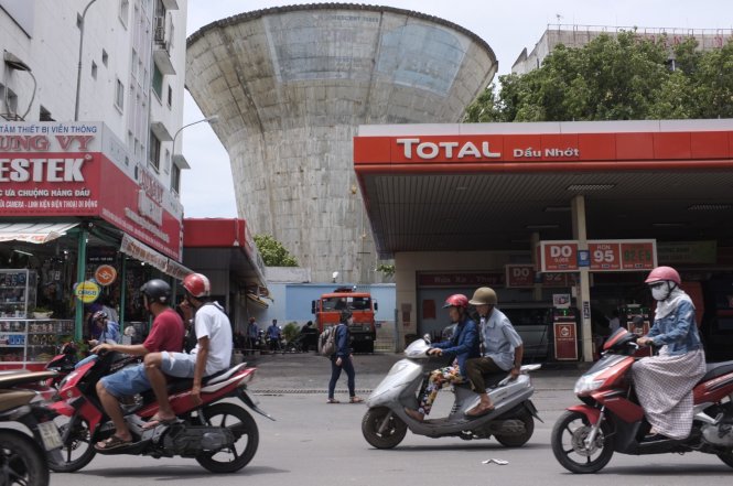 Thủy đài trên đường 3 Tháng 2 dự kiến trong tháng 7 này sẽ được triển khai tháo dỡ để thực hiện bể chứa nước ngầm - Ảnh: HOÀI LINH
