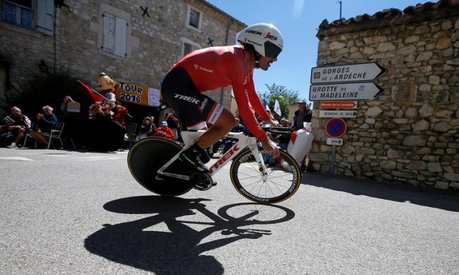 Tour de France vẫn diễn ra bình thường bất chấp nguy cơ khủng bố. Ảnh: Reuters