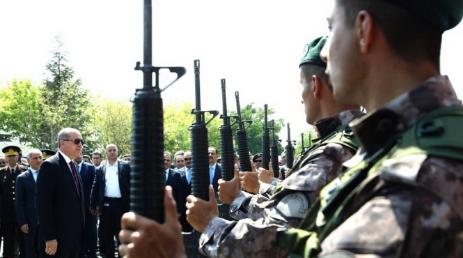 Tổng thống Thổ Nhĩ Kỳ Tayyip Erdogan đang tiếp tục trấn áp sau cuộc đảo chính bất thành ngày 15-7 - Ảnh: AFP