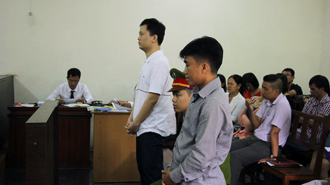Hai bị cáo tại phiên tòa xét xử - Ảnh: MINH BẰNG