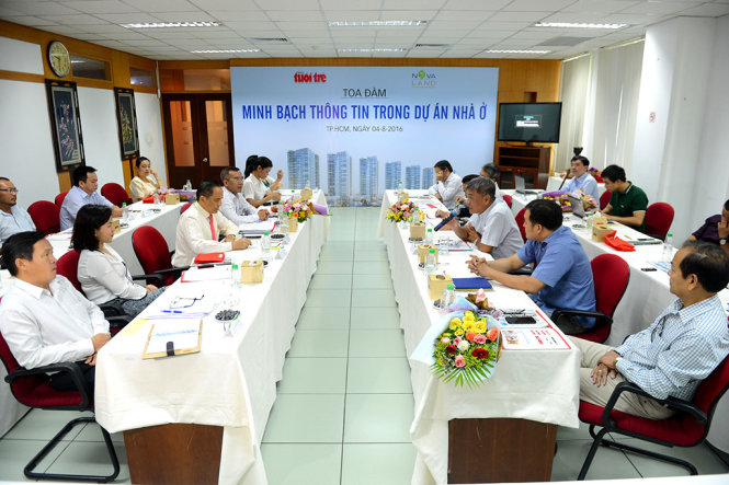 Quang cảnh buổi tọa đàm Minh bạch thông tin trong dự án nhà ở sáng 4-8 tại báo Tuổi Trẻ - Ảnh: QUANG ĐỊNH