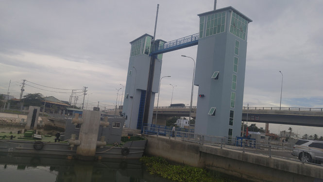 Âu tàu Rạch Chanh chiều 5-8 - Ảnh: SƠN LÂM