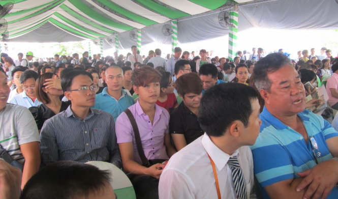 Người vay gói tín dụng tạm thời chấp nhận lãi suất vay cao (khoảng 7-8%/năm) với ngân hàng thương mại trong lúc chờ NHNN ban hành thông tư - Ảnh: Phương Nga