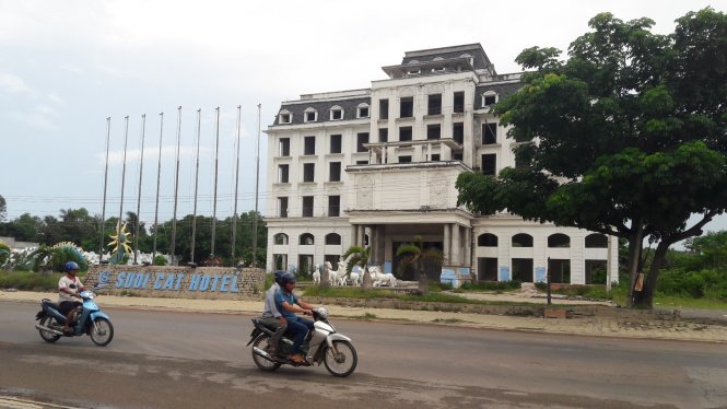 Khu vui chơi giải trí và du lịch Suối Cát là dự án khu vui chơi lớn nhất tỉnh Bình Thuận nhưng phải dừng hoạt động vì nợ nần - Ảnh: NG.NAM