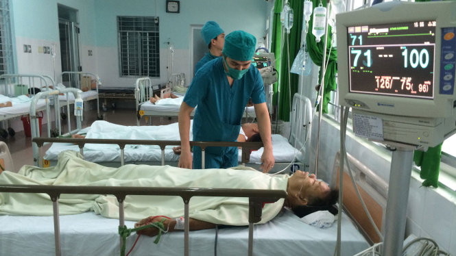 Ông Kha đang được cấp cứu tại bệnh viện
