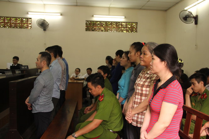 Các bị cáo tại phiên tòa sơ thẩm - Ảnh: TUYẾT MAI