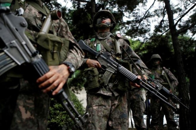 Binh lính Hàn Quốc tham gia một cuộc tập trận chống khủng bố hồi tháng 8-2014 - Ảnh: Reuters