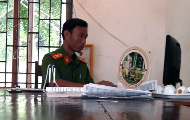 Thiếu tá Bùi Chí Hiếu đã bị Công an TP Phan Thiết tước súng và đang chờ xử lý - ẢNH: NG.NAM