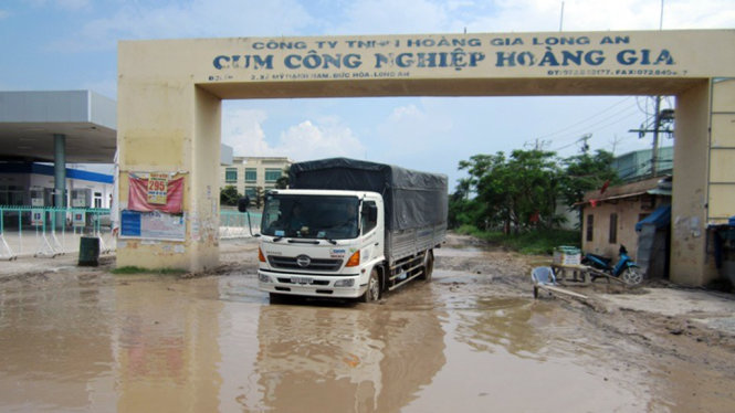 Cơ sở hạ tầng tại Cụm công nghiệp Hoàng Gia đã xuống cấp nặng nề - Ảnh: S.L.