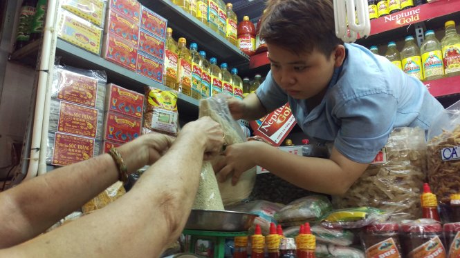 Bột nêm “3 không” được bán tràn lan tại các chợ - Ảnh: HỮU THUẬN