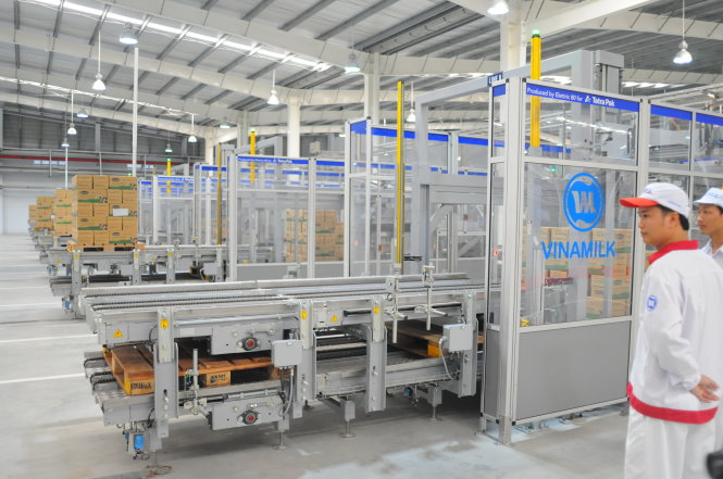 Dây chuyền đóng gói sữa hộp tốc độ cao (4,2 triệu sản phẩm/ngày) điều khiển hoàn toàn tự động của Vinamilk tại Bình Dương - Ảnh: T.T.D.