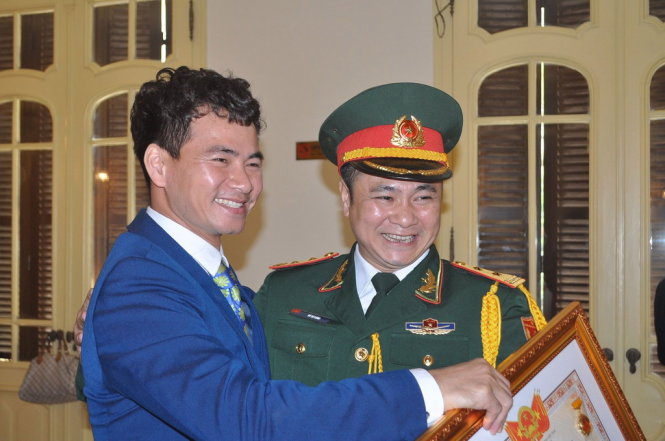 NSUT Xuân Bắc và NSND Tự Long tại lễ trao tặng danh hiệu NSND, NSUT năm 2016 - Ảnh: V.V.TUÂN 
