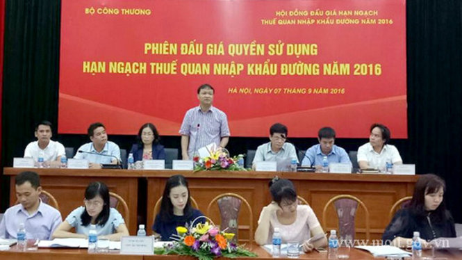 Phiên đấu giá đường tại Bộ Công thương ngày 7-9 . Ảnh MINH KHUYÊN