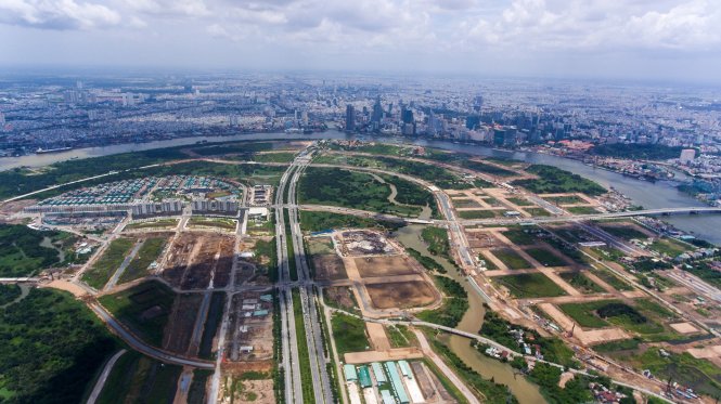 Tuyến đường Mai Chí Thọ hướng từ hầm Thủ Thiêm về quận 2 là nam châm thu hút các dự án lớn của các tập đoàn uy tín. Ảnh: THUẬN THẮNG.