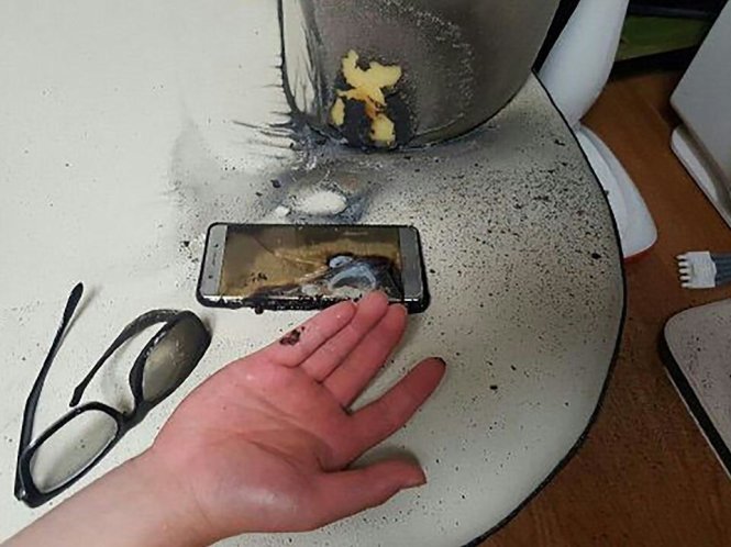 Một chiếc điện thoại Galaxy Note 7 phát nổ tại Gwangju, cách Seoul, Hàn Quốc khoảng 270 km về phía nam - Ảnh: AFP