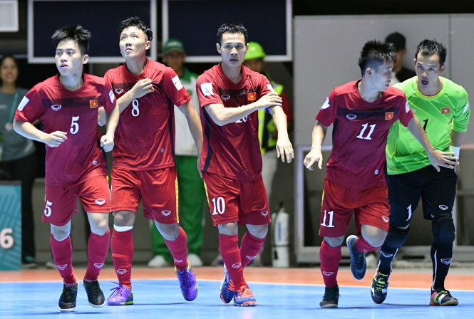 Đội tuyển futsal VN đụng độ Nga ở vòng 16 đội. Ảnh: QUANG THẮNG