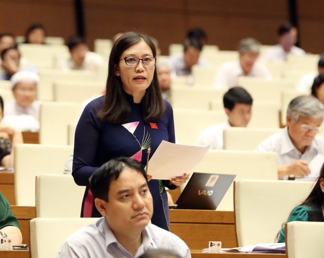 Chủ nhiệm Ủy ban Tư pháp Lê Thị Nga nói rằng công tác bổ nhiệm cán bộ là vấn đề đang gây bức xúc trong nhân dân - Ảnh: H.L
