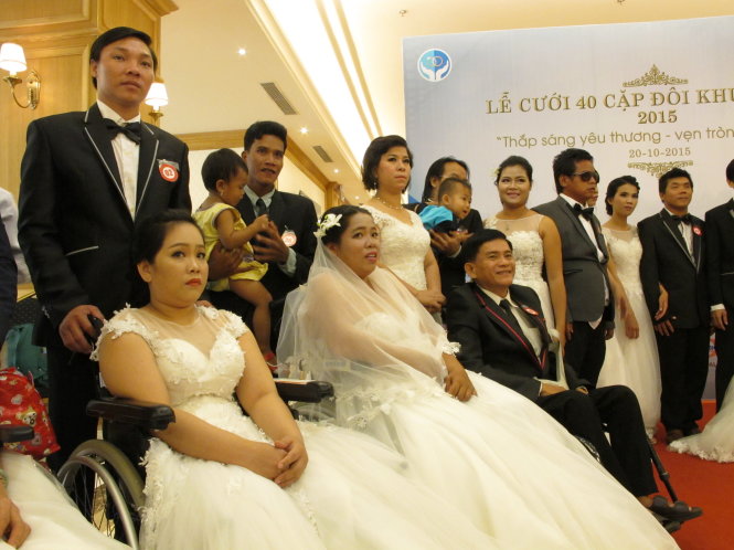 Các cặp đôi khuyết tật tại đám cưới tập thể năm 2015 - Ảnh: K.ANH