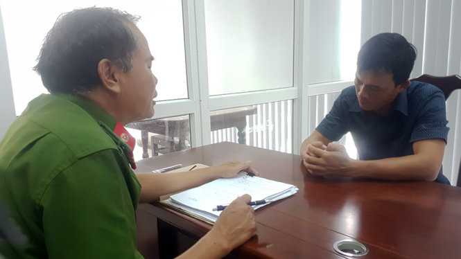 Cơ quan CSĐT công an Đà Nẵng làm việc với đối tượng - Ảnh: Đ.C