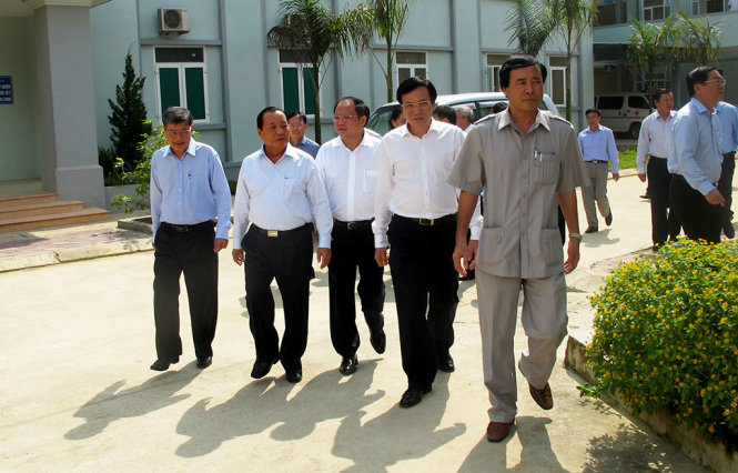Đoàn công tác đến thăm và làm việc với Bệnh viện Mường Ảng