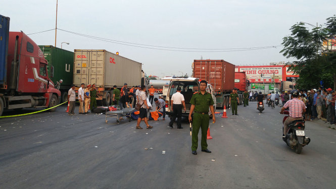 Hiện trường vụ tai nạn giao thông nghiêm trọng khiến hai người chết thảm - Ảnh: TIẾN THẮNG