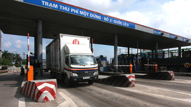 Một trạm thu phí trên quốc lộ 5 - Ảnh: THÂN HOÀNG