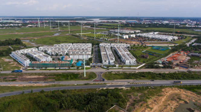 Nguyên nhân nhà đất quận 9 đang nóng lên được cho là nhờ chiến lược phát triển về khu Đông của thành phố, với đòn bẩy là hạ tầng kết nối ngày càng hoàn chỉnh ở đây, đại diện Khang Điền, một đơn vị có đầu tư tại vùng đất này, lý giải.