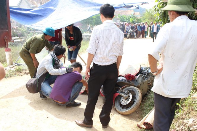 Hiện trường vụ tai nạn đau lòng làm chị H. tử vong – Ảnh: N.T.L