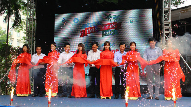 Lễ cắt băng khai mạc Ngày hội tân sinh viên năm 2016 - Ảnh: HÀ THANH