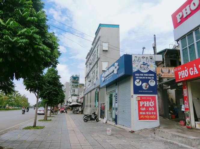Những căn nhà có chiều sâu chỉ... 1m xuất hiện nhiều trên tuyến đường mới mở Nguyễn Văn Huyên, quận Cầu Giấy