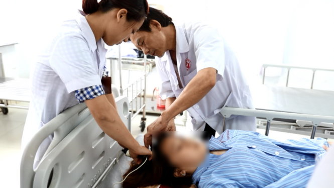 Điều trị cho bệnh nhân trầm cảm sau sinh tại Bệnh viện Tâm thần T.Ư 1 - Ảnh: QUỲNH LIÊN