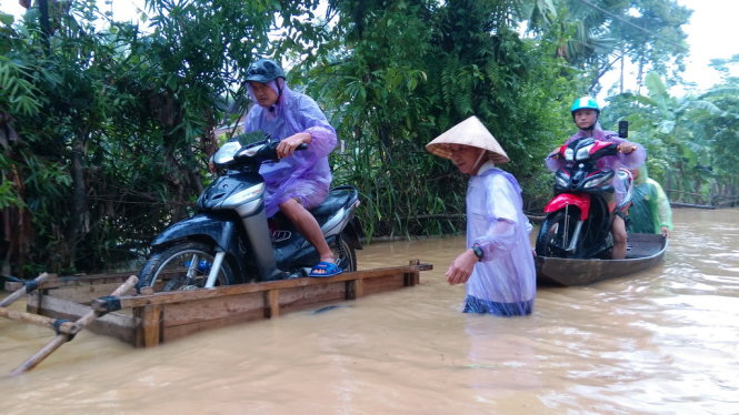 Người dân rốn lũ Hương Khê lại nháo nhào chạy lũ