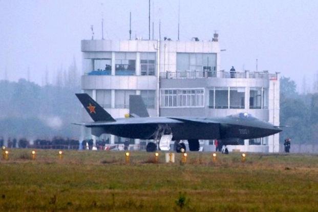 Máy bay chiến đấu tàng hình J-20 - Ảnh: AFP