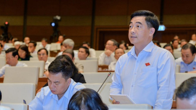 Đại biểu Huỳnh Thành Chung tại phiên thảo luận ngày 3-11 tại Quốc Hội - Ảnh: Trung tâm báo chí Quốc hội