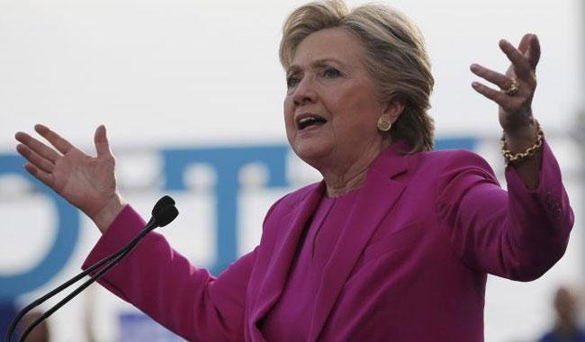 Những người ủng hộ bà Clinton bắt đầu lo lắng khi các kết quả thăm dò dư luận cho thấy bà dẫn trước ông Trump không nhiều - Ảnh: Reuters