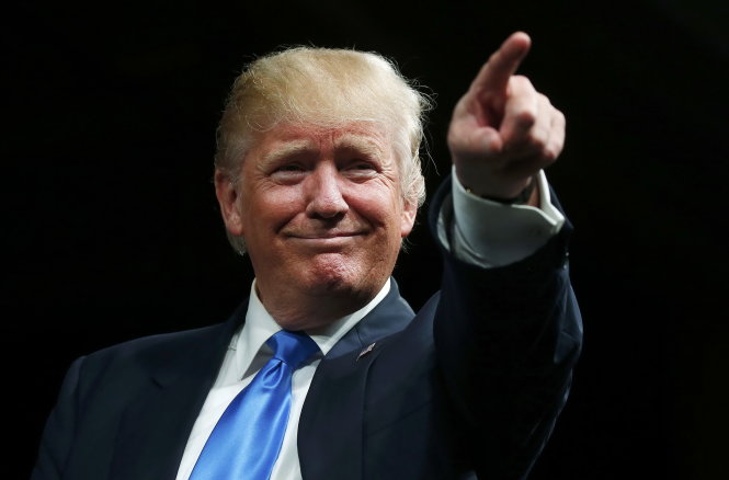 Ứng viên Donald Trump trong cuộc vận động tại TP Selma, bang North Carolina tối 3-11 - Ảnh: Reuters