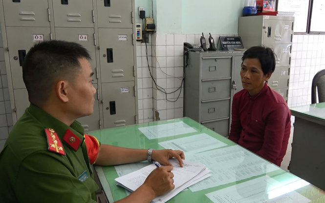 Viên Tô Thái Hùng tại cơ quan công an - Ảnh: NGỌC KHẢI