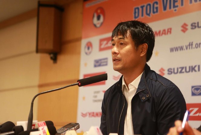 HLV Nguyễn Hữu Thắng trong buổi họp báo sau trận. Ảnh: NAM KHÁNH