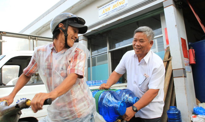 Ông Tâm coi những thanh niên có quá khứ lầm lỡ như con cháu của mình - Ảnh: V.TR.