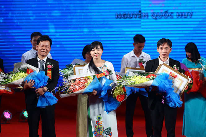 Ba tác giả và nhóm tác giả có các công trình xuất sắc nhất tại lễ trao giải chương trình 