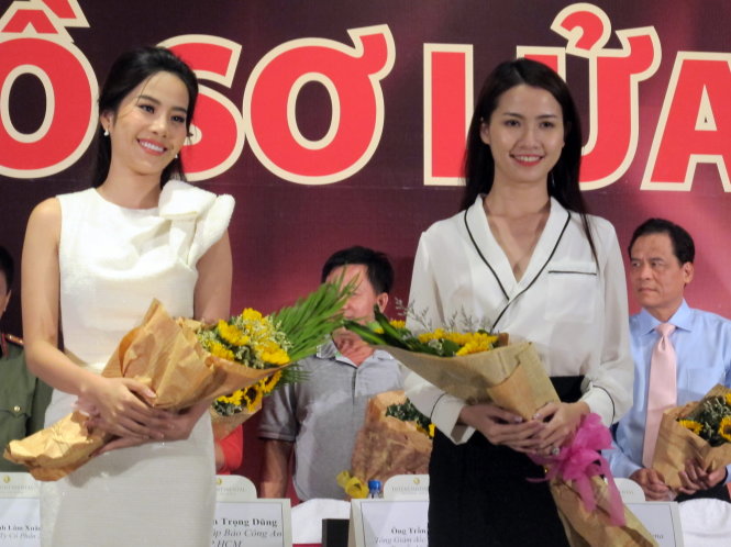 Nam Em và Phan Thị Mơ trong buổi ra mắt dự án phim Hồ sơ lửa -ảnh: H.Lê