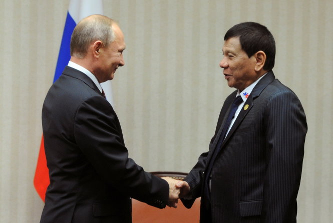 Ông Putin và Duterte hội đàm ở Lima ngày 19-11 - Ảnh: Reuters