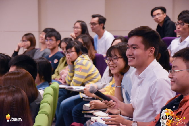 Các sinh viên hào hứng tại buổi khai mạc hội thi - Ảnh: C.K.
