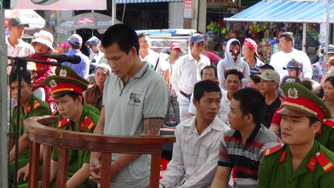 Bị cáo Tèo tại phiên tòa đã thừa nhận hành vi sai phạm của mình - Ảnh: Bửu Đấu