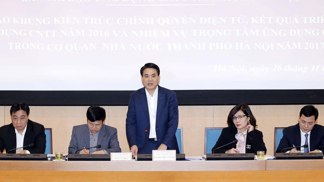 Chủ tịch UBND thành phố Hà Nội Nguyễn Đức Chung cho biết năm 2017 thành phố Hà Nội sẽ tập trung xây dựng trung tâm điều hành chung về CNTT để điều hành giao thông - Ảnh: XUÂN THÀNH