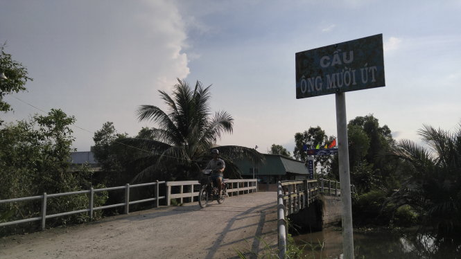 Cầu Kinh Tắt nay bị đổi tên là cầu Ông Mười Út - Ảnh: Sơn Lâm