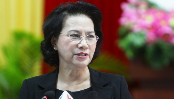 Chủ tịch Quốc hội Nguyễn Thị Kim Ngân trả lời các ý kiến, kiến nghị của cử tri quận Ninh Kiều (TP Cần Thơ) tại buổi tiếp xúc cử tri sáng 4-12 - Ảnh: CHÍ QUỐC